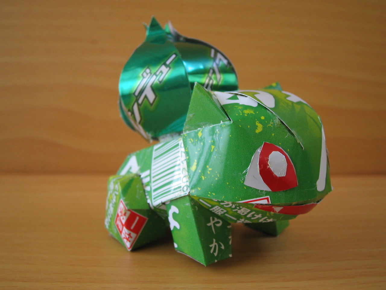 saveroomminibar:  Japanese Artist ‘Makaon’ Pokemon made from Aluminium Cans.