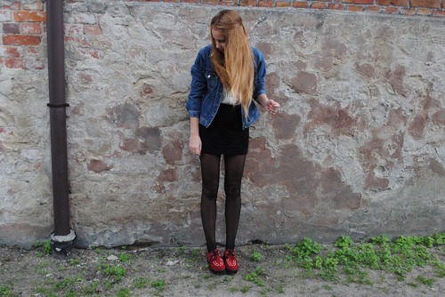 (via KARTASIAA: LACE SKIRT)