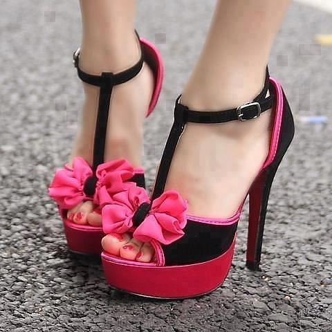 primadonnachic:  Love this super girly shoes :)