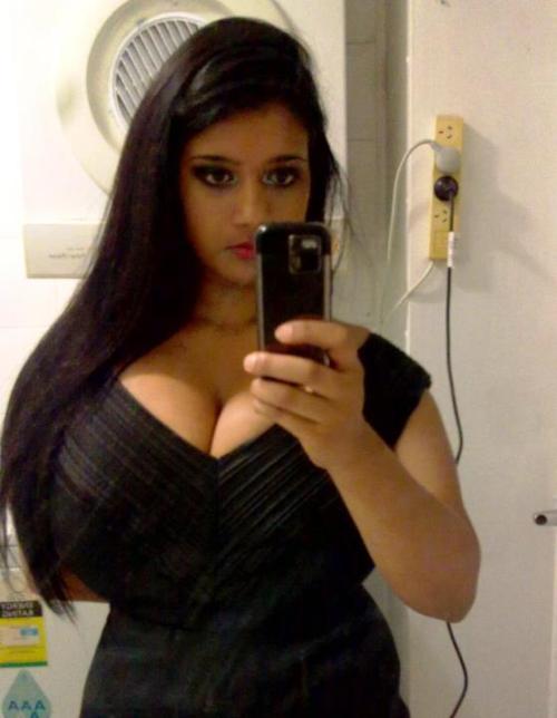 sharingmylatina:  worldofboobs:  lots of lovely big-boobiness.       (via TumbleOn)