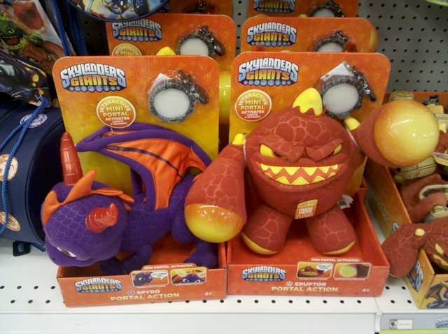 lbr-skylanders:  Skylanders plushies! They come in two sizes, small and large. The