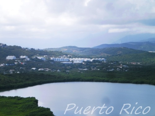 un-poquito-mas-feliz:  Desde el faro de Fajardo, Puerto Rico.