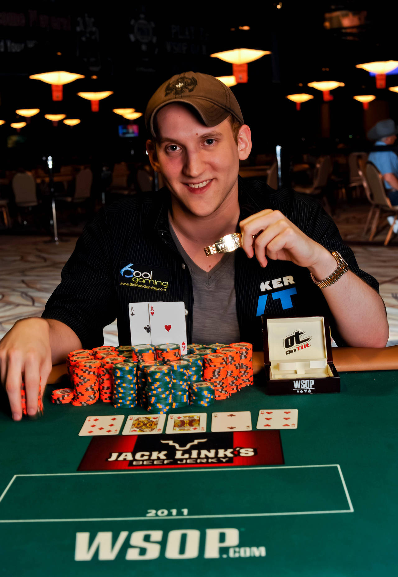 Out pro-poker cutie Jason Sommerville. I like a man with a big stack!