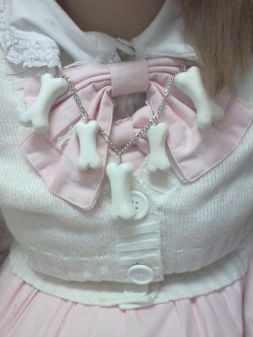 ponylegs:pinkcuts:the necklaceperf