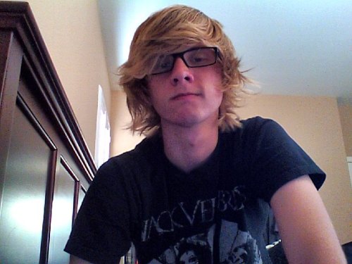 rudolfthemagnificent:  i look kinda nerdy when i actually wear my glasses. lol