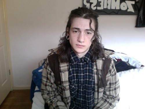 hectograph:  milkandsocks:  hey! :D  omg long haired cutie 