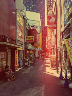 japanlove:  Scorching alleys by seafaringwoman on Flickr.