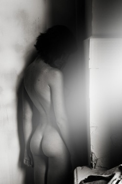 bw-picabomb:   http://lingeriebomb.tumblr.com/