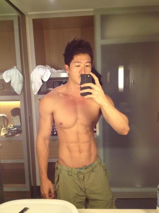 iheartazn:  singaporetops:  The yummy Chee.  taut ass bod. I’d imagine his cock