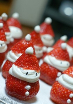 pricklylegs:  currysushiandv:  Christmas Strawberry Santas  I want to see their blobby melted bodies… 