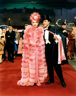 thisisnodream:  Shirley MacLaine and Gene Kelly in What a Way to Go!, 1964. 