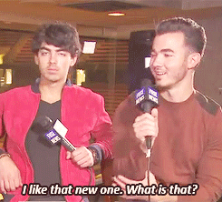  Joe correcting Kevin on the lyrics of Live While We’re Young 
