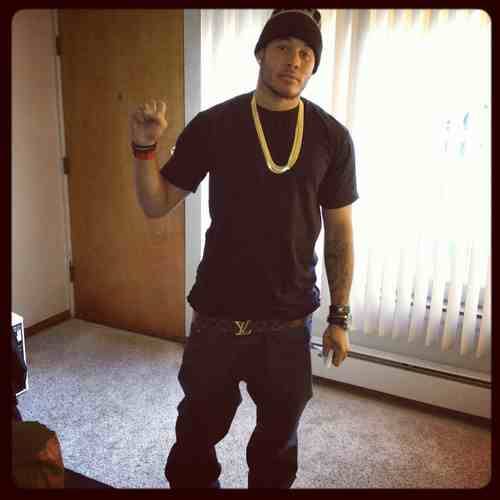 dick-down-nigg:  #RT if u think hes sexy
