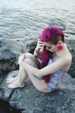 nonelikerae:  Piercings, tattoos, grunge