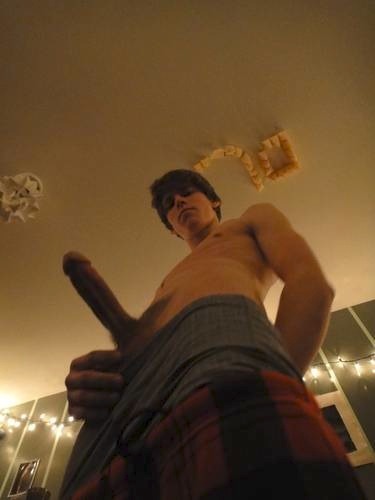 pussyboicumdump:  My type 100%   Seriously hard twink