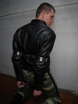 leatherfreak85:  Now this guy needs some