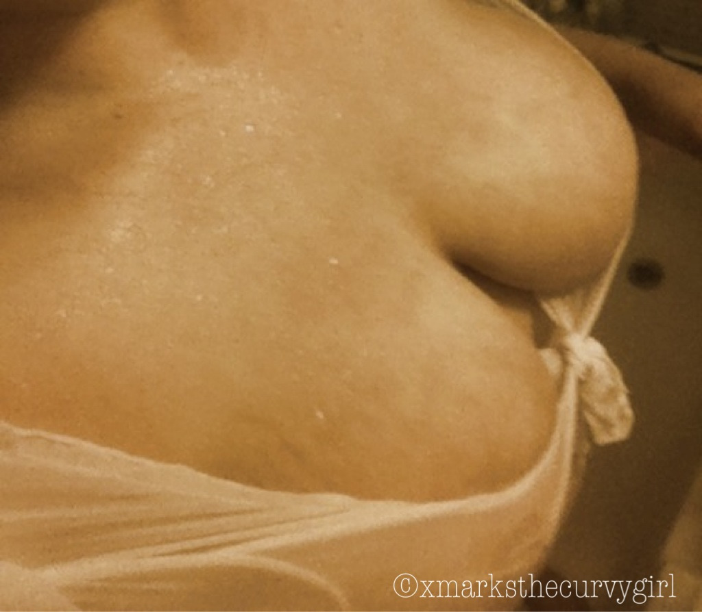 xmarksthecurvygirl:  Cleavage
