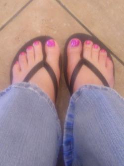 hotwifekristine:  just got my toes done. 