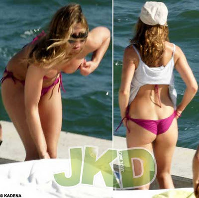 people-oops:  Jenifer Aniston sexy bikini serie