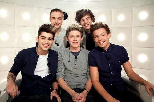 hazzasslut:  cute-niall:  THEY ARE IN THE SAME SEAT, THIS MEANS A NEW INTERVIEW LIKE