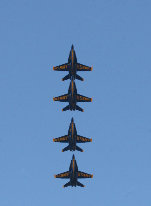 soldierporn: They make it look easy. F-18 Hornets of the US Navy Blue Angels perform over Marine Cor