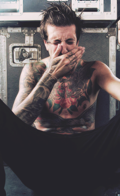 blacknailsandmusic:  sarahlovesrocket:  every damn time i see this i get all choked
