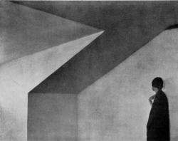 alfiusdebux:Edward Weston. Attic, 1901. Platinum