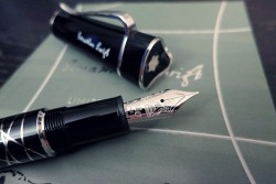 johnny-escobar:  Montblanc Jonathan Swift Writers Edition I want this pen, but it costs around ũ,000 :/ 
