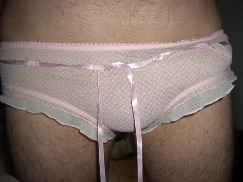 http://menwearingpanties.tumblr.com/post/36687355180