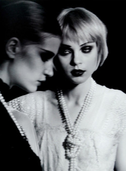 bienenkiste:  Jessica Stam and Diana Dondoe