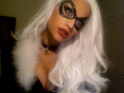 grrrlpower:  beautilation:  At Comic Con today, I went as Black Cat. This is a shitty picture and there will be better ones of my whole costume coming up but I just want to say something.  Black Cat’s costume has a fair amount of cleavage (conservative