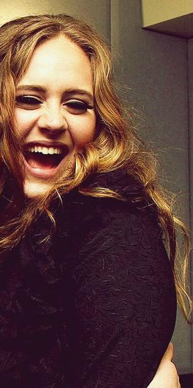 daydreamingforadele:  OH MY GOD SHE’S SO FUCKING BEAUTIFUL  