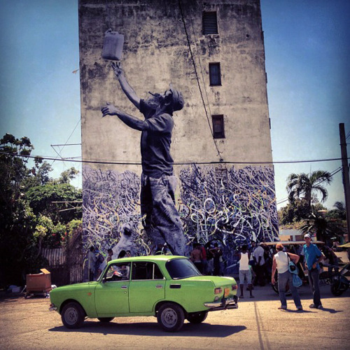 arpeggia:  JR and José Parlá - Wrinkles of the City project in Havana, Cuba More of José Parlá posts can be found here. 