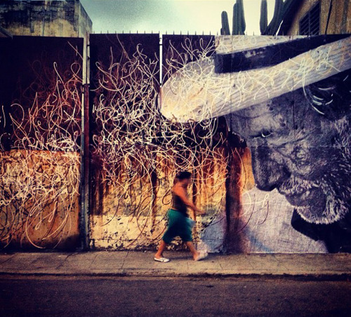 arpeggia:  JR and José Parlá - Wrinkles of the City project in Havana, Cuba More of José Parlá posts can be found here. 