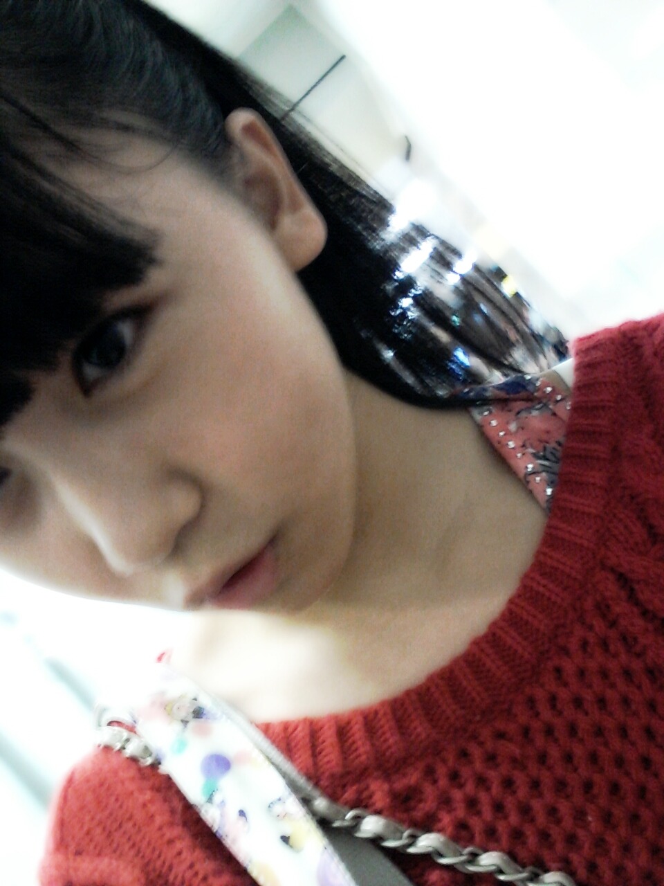 gekikaraclub:  昨日奈々が赤ニット着てきてたから対抗してきました笑Yesterday