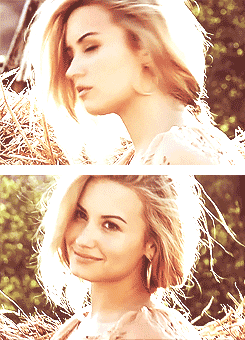 danceinskyscraper:  “Eu quero olhar para trás em minha vida quando eu tiver 80 anos e dizer que amei cada minuto dela .Eu quero estar fazendo música, como estou fazendo agora . Isso me faz feliz” - Demi Lovato 
