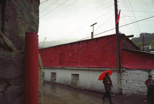 snowce:  Thomas Dworzak, Tzumadinsky Rayon region, border town of Agvali, October, 2000 