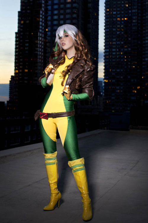 XXX Hot, and my favorite Rogue costume to boot. photo
