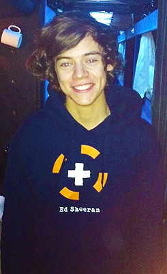 zourrys:  harry styles wearing ed sheeran