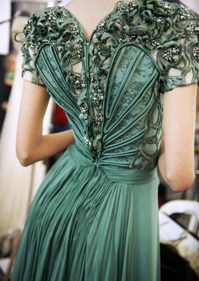 voguelovesme:  Basil Soda Haute Couture Spring 2011 / Peut être Magazine #1 2011