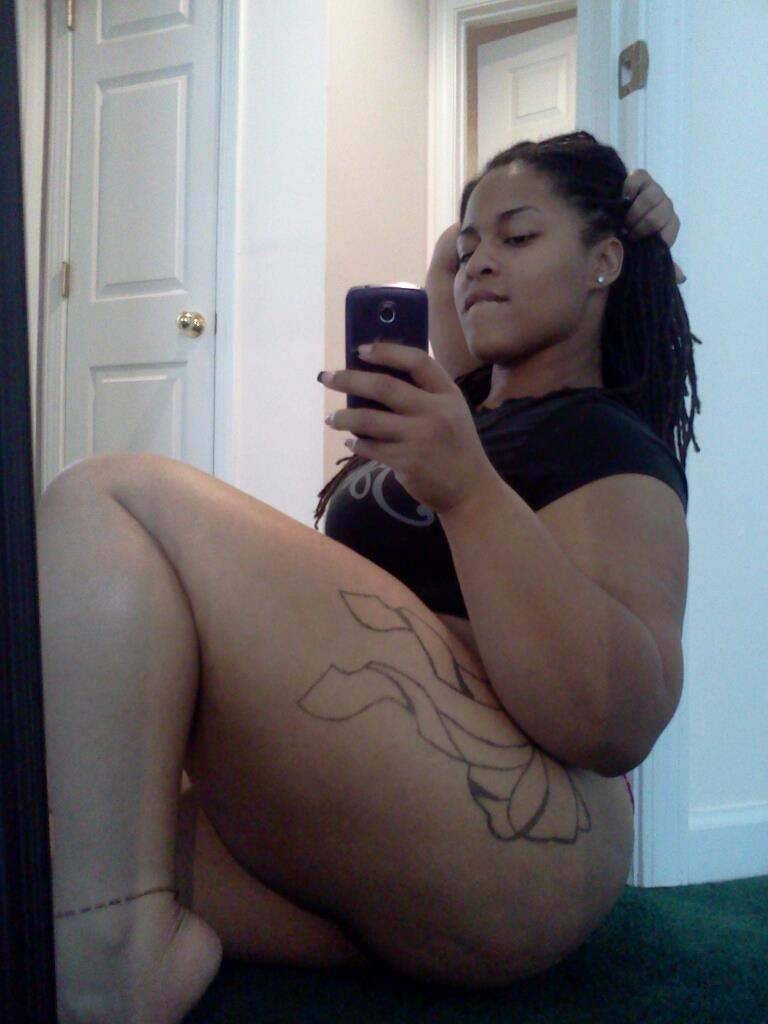 phatlover21:  Very very sexy indeed if I ever get a divorce I am gone have a house