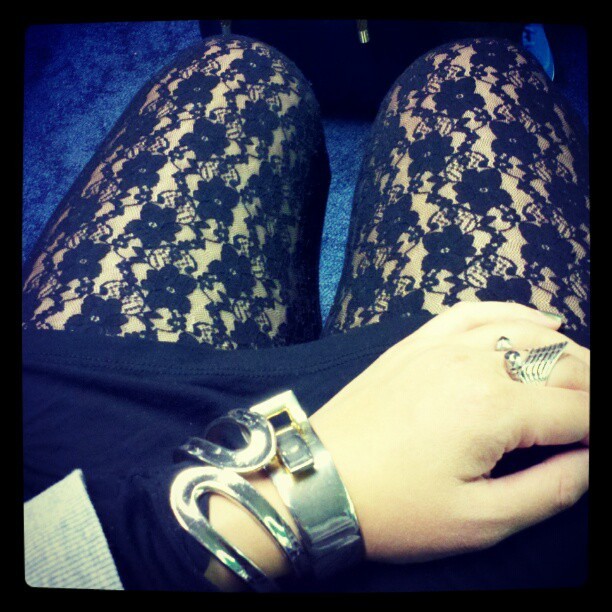 In @SenaNYC Lace Front Leggings listening to Vixx “Rock ‘Ur Body” post KCon. See you soon NYC, I missed you! #lace #leggings #rockurbody #kpop #airportstyle #senanyc (Taken with Instagram at Chicago O'Hare International Airport (ORD))