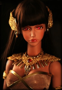 dollstowishfor:  65cm Soom - The Gem - Legend Collection 2012 - “Ignim, Goddess of Abundance” October 13 ~ October 27  Ignim comes with a black resin cat head. Resin Options: Normal or Brown Tan resin Body Type: Normal or Extra Pose Body Additional