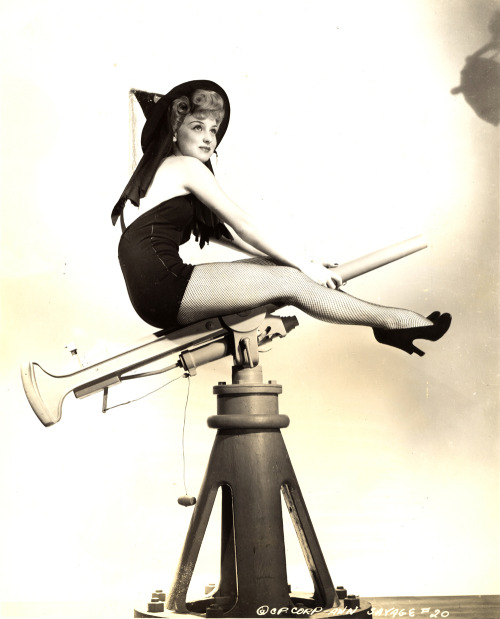 operationbarbarossa:American film and television actress, Ann Savage - 1944Happy Halloween everyone~