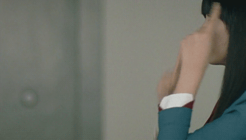 what is happening with her arm omg