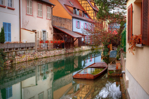 Le Petit Venice during the rain in Colmar, France (by Chasmer).