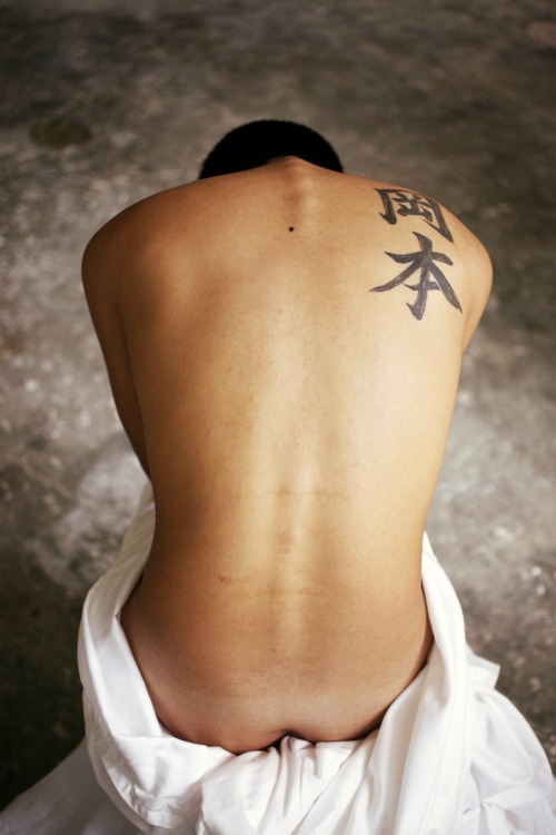 asiandragons:  danooosaur:  Study of Cloth + Body Project for and photos by: Jordan Harrison  “He’s gotta be one of the hottest guys in Hawaii!” 