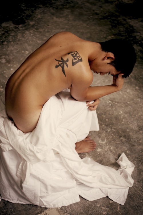 asiandragons:  danooosaur:  Study of Cloth + Body Project for and photos by: Jordan Harrison  “He’s gotta be one of the hottest guys in Hawaii!” 