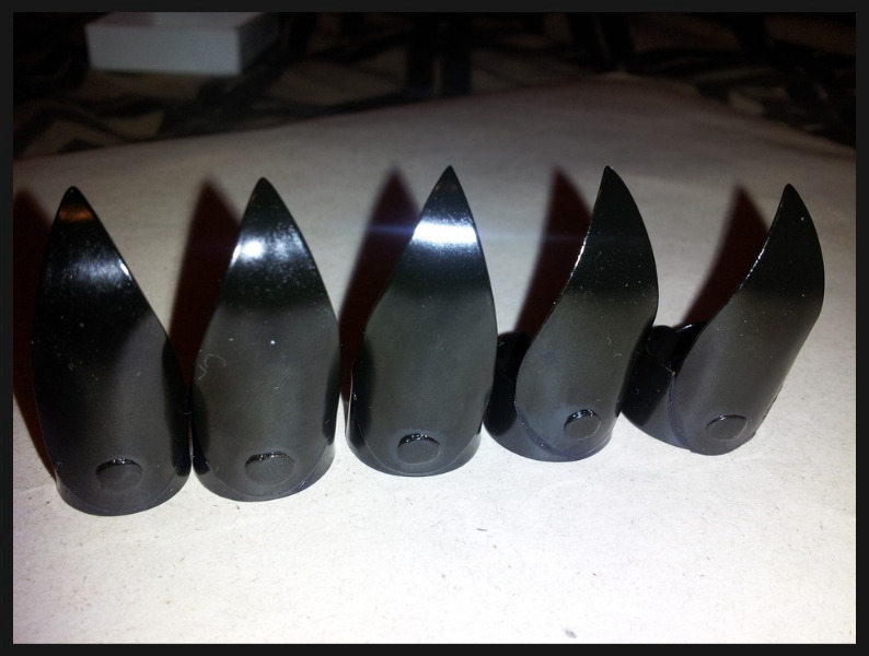 yourshortandbossy-blog-blog:  My friend makes finger caps called claws. Scary Kitty