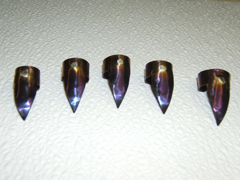 yourshortandbossy-blog-blog:  My friend makes finger caps called claws. Scary Kitty